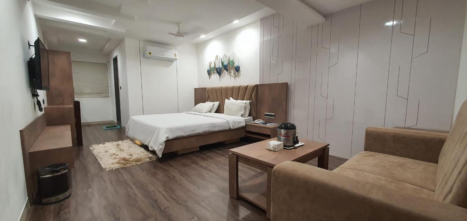 The Ambassador Hotell Vadodara Eksteriør bilde