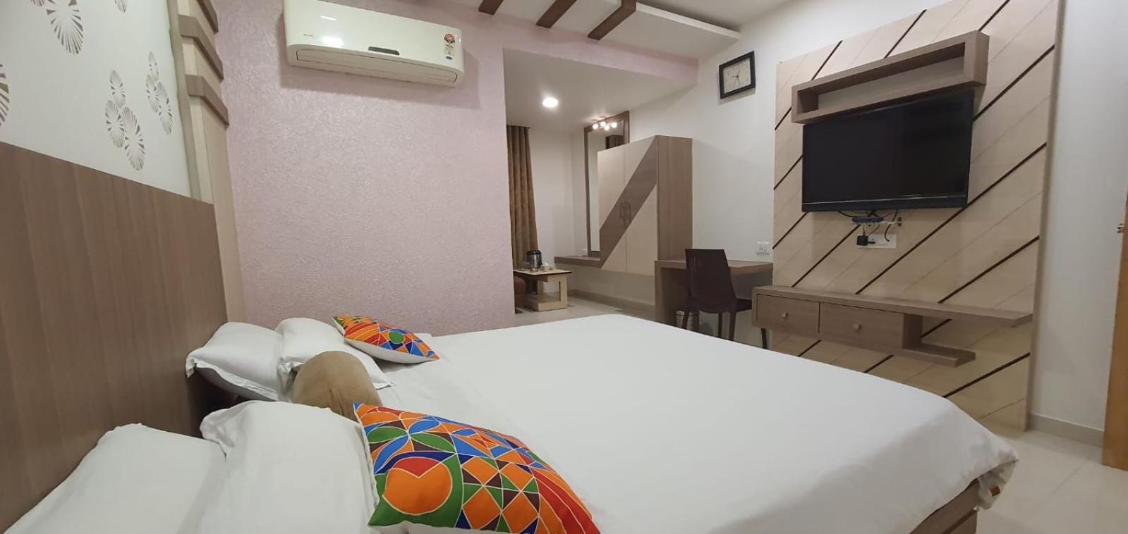 The Ambassador Hotell Vadodara Eksteriør bilde