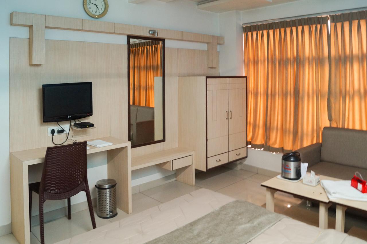 The Ambassador Hotell Vadodara Eksteriør bilde