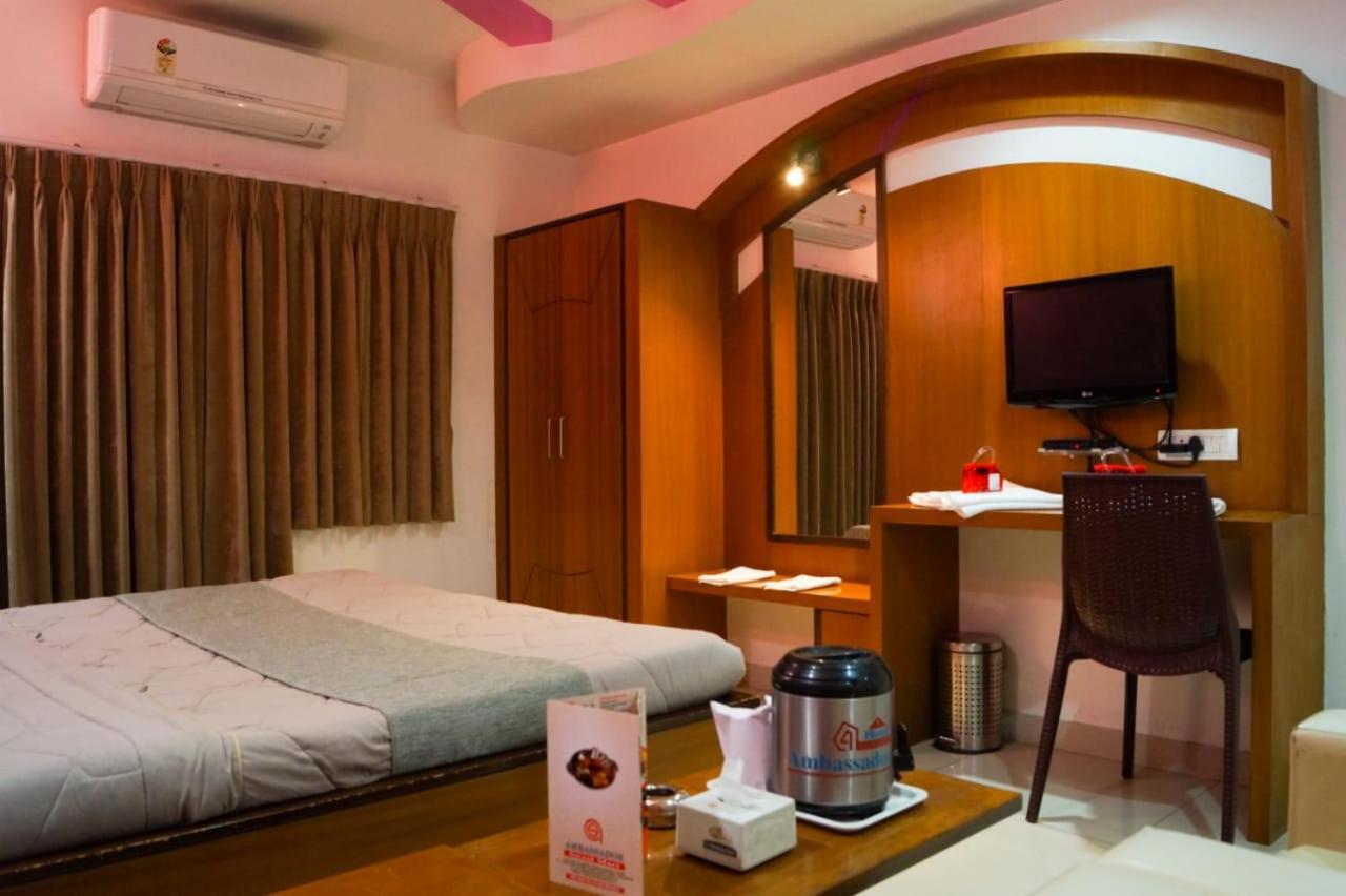 The Ambassador Hotell Vadodara Eksteriør bilde